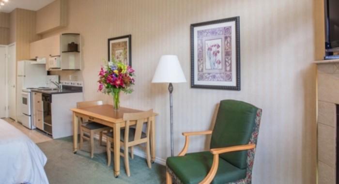 Pinnacle International Hotel, Whistler ski chalet, image 4
